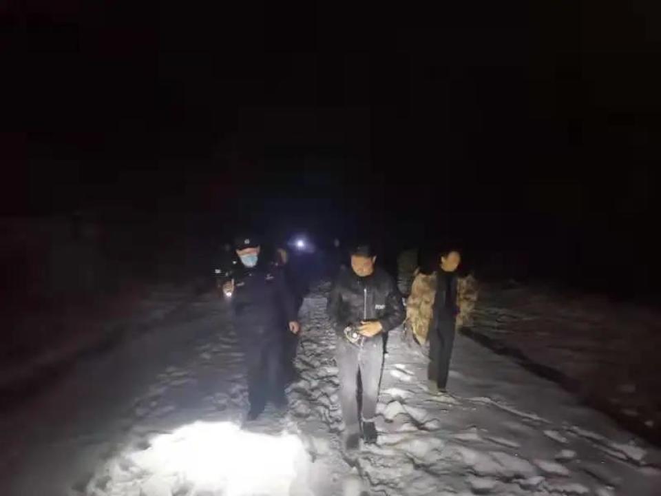惊险6小时！老人被困雪山，绵阳警民深夜联合搜救！