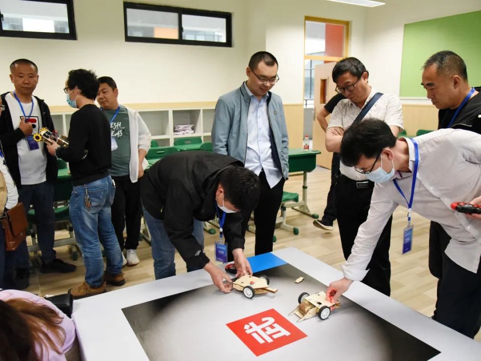 绵阳南山中学承办第六届绵阳市机器人竞赛教练员培训活动